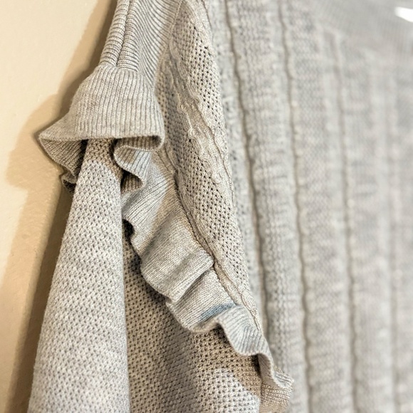 $9🎅🏼 RW&CO Lightweight Grey Knit Ruffled Drop Shoulder Short Sleeve Sweater - Picture 6 of 15